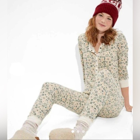 AMERICAN EAGLE Holiday Christmas Onesie Jumpsuit Pajama SZ L NWT - Picture 2 of 6